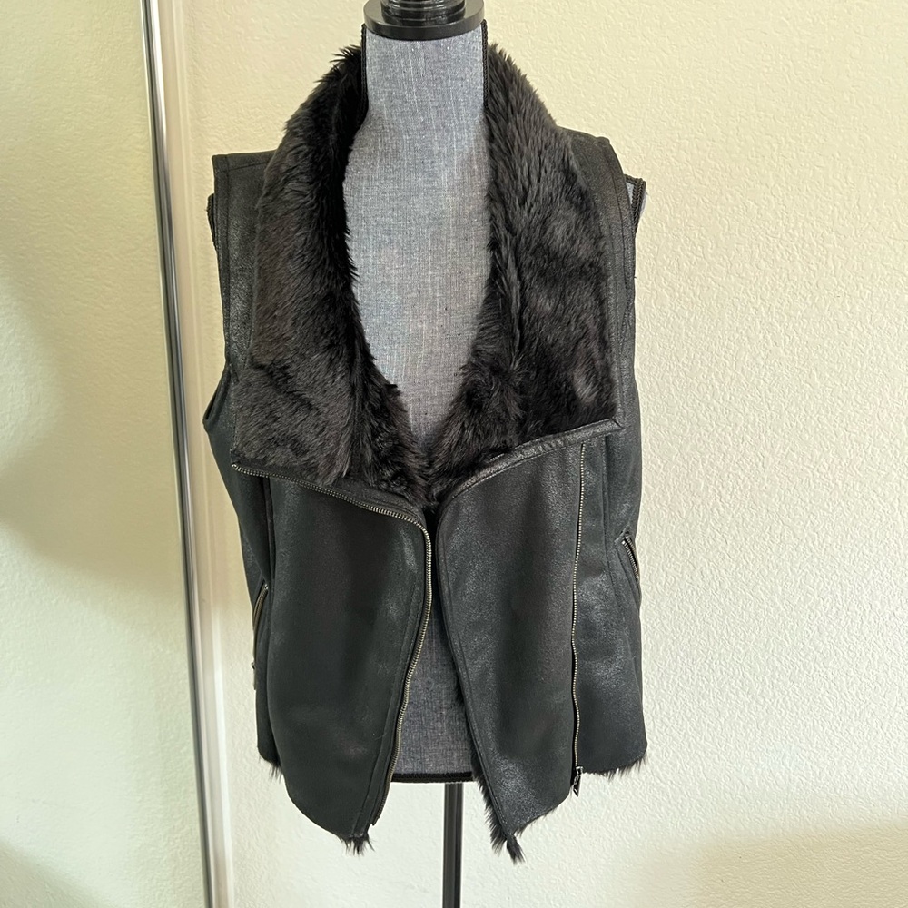 Banana Republic Black Faux Fur Vest - Picture 3 of 6